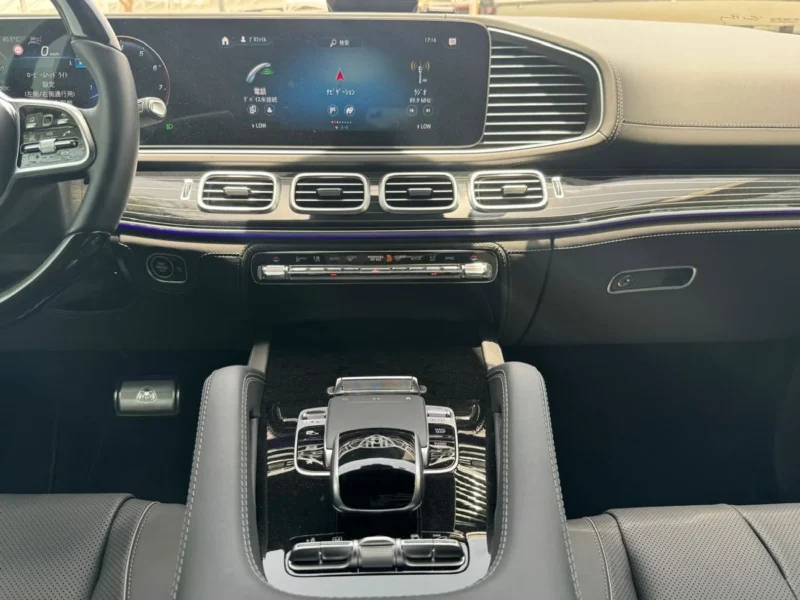 2024 Mercedes Maybach GLS600 4.0-liter Twin-turbocharged V8 Engine White Black SUV