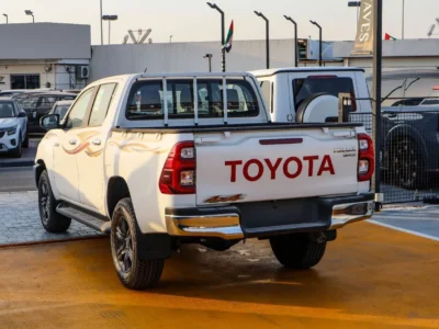 2026 Toyota Hilux DC 2.7 L 4-cylinder Petrol Dual VVT-i Engine White Red Pickup Truck GCC