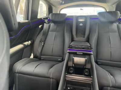 2024 Mercedes Maybach GLS600 4.0-liter Twin-turbocharged V8 Engine White Black SUV