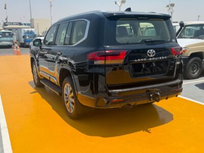2026 Toyota Land Cruiser VXR 4.0 Litres 6 Cylinders Petrol Engine Black Beige SUV GCC Specs