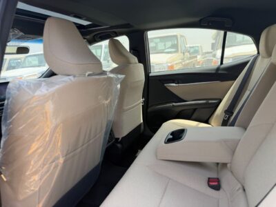 2026 Toyota Camry GLE Hybrid 2.5 Litres 4-cylinder Engine White Beige Sedan GCC Specs Automatic