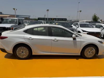 2026 Toyota Camry GLE Hybrid 2.5 Litres 4-cylinder Engine White Beige Sedan GCC Specs Automatic