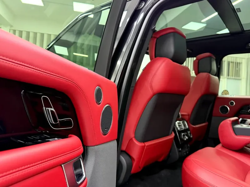 2019 Land Rover Range Rover Vogue SE 8 Cylinders Petrol Engine Black Red SUV GCC Specs