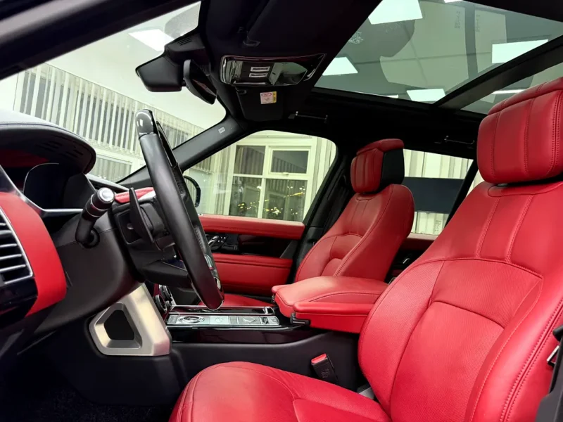 2019 Land Rover Range Rover Vogue SE 8 Cylinders Petrol Engine Black Red SUV GCC Specs