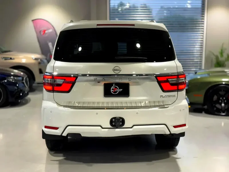 2024 Nissan Patrol SE Platinum 6 Cylinders petrol Engine White Red SUV GCC Specs Full Option