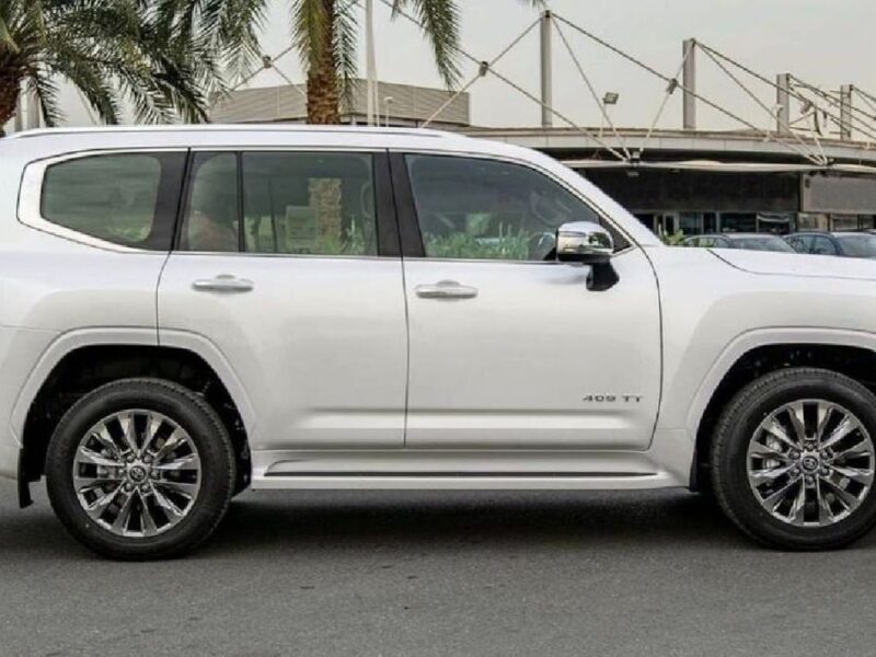 2026 Toyota Land Cruiser VXR 3.5 Litres 6 Cylinder Petrol Engine White Red GCC Specs