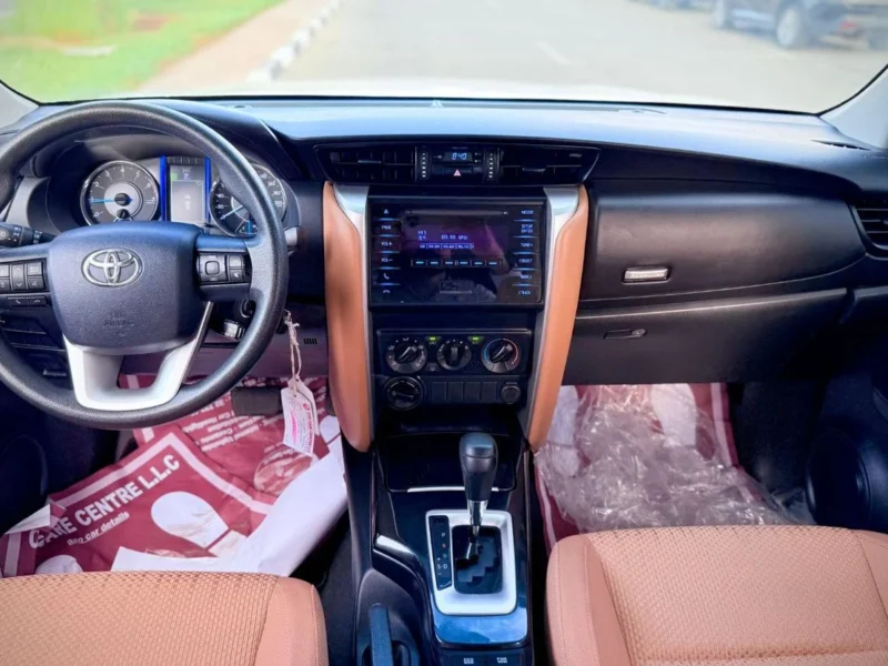 2019 Toyota Fortuner EXR 2.7 Litres V4 Petrol Engine White Tan SUV GCC Specs Automatic