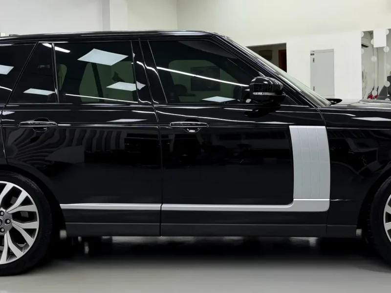 2019 Land Rover Range Rover Vogue SE 8 Cylinders Petrol Engine Black Red SUV GCC Specs
