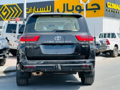2022 Toyota Land Cruiser GXR 4.0 Litres 6 Cylinders Petrol Engine Black Beige SUV GCC Specs