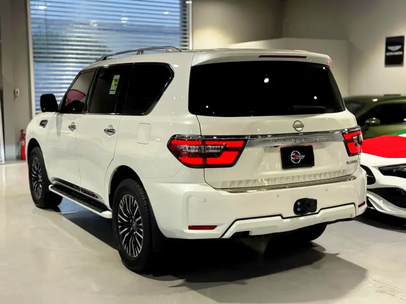 2024 Nissan Patrol SE Platinum 6 Cylinders petrol Engine White Red SUV GCC Specs Full Option