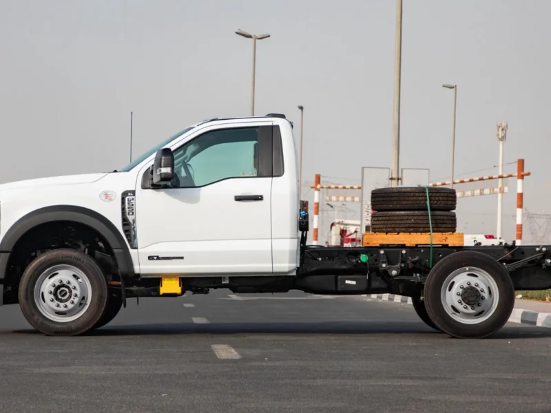 2024 Ford F550 XL Super Duty 145 WB Chassis Cab 6.7L Turbo Diesel V8 White Black Pickup