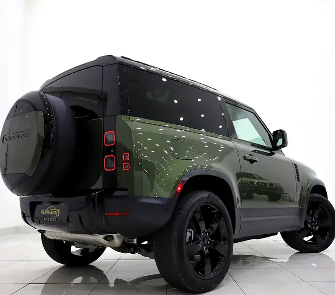 2026 Land Rover Defender 90 SE P30 4 Cylinders Engine Green Tan SUV Luxury Off-Roader