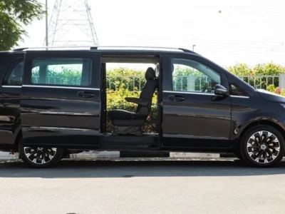 2026 Mercedes-Benz V300 Avantgarde+ Extra Long 2.0L Turbocharged 4-Cylinder Black Van