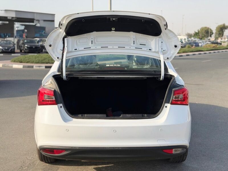 2025 Chery Arrizo 5 Comfort 1.5 Litres 4 Cylinders Petrol Engine White Black Sedan Chinese Specs