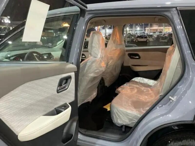 2026 Nissan X-Trail 2.5L Naturally Aspirated 4 Cylinders Petrol Engine Grey Beige SUV GCC