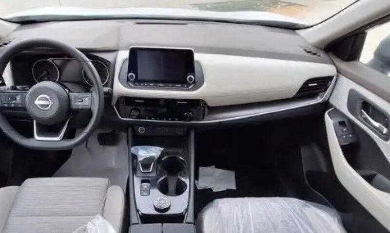 2026 Nissan X-Trail 2.5L Naturally Aspirated 4 Cylinders Petrol Engine Grey Beige SUV GCC