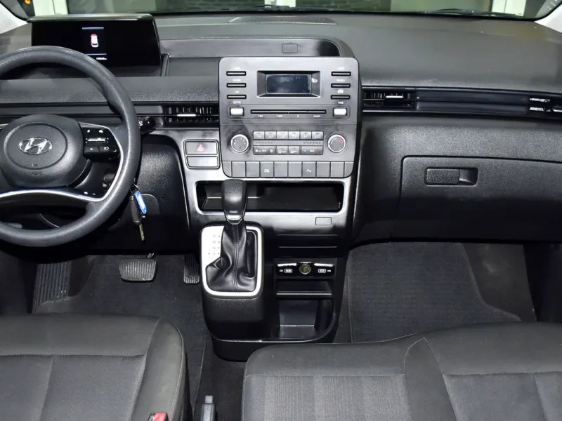 2022 Hyundai Staria Comfort 6 Cylinders Petrol Engine Silver Black Van GCC Specs Automatic
