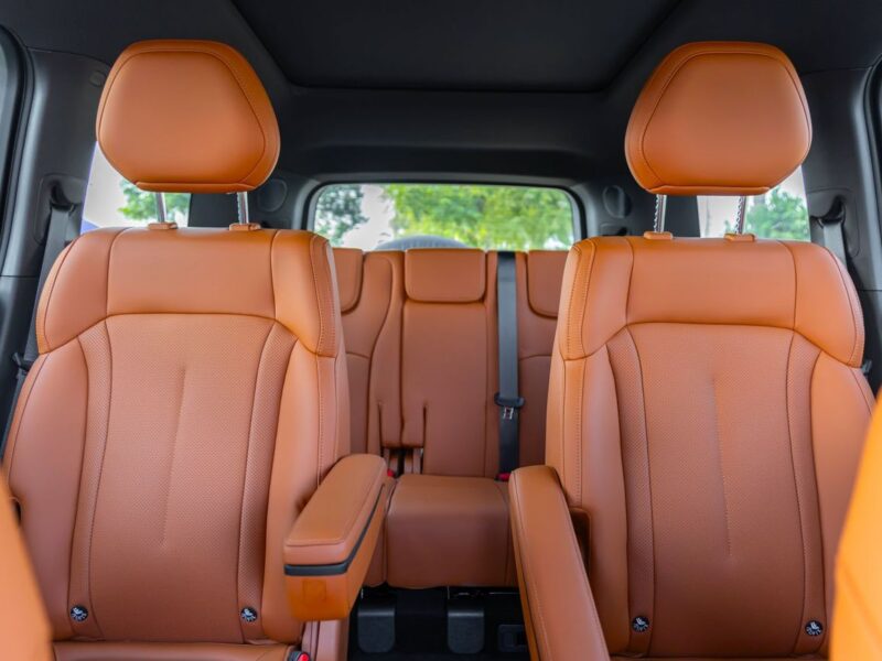 2026 ROX 01 STD 1.5 Litres 4 Cylinders Hybrid White Orange SUV Chinese Specs Fully Loaded