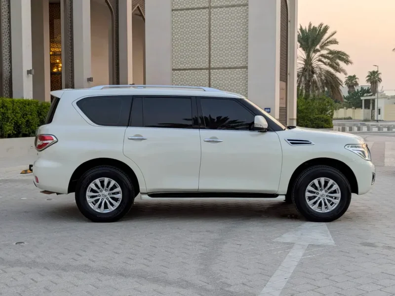 2019 Nissan Patrol SE 4.0L 6 Cylinders Petrol Engine White Beige SUV GCC Spec Excellent Condition