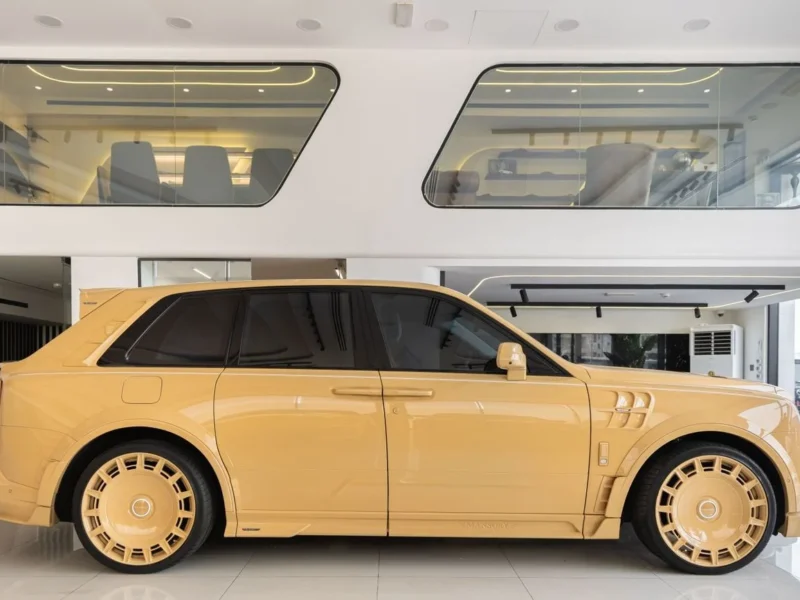 2025 Rolls Royce Cullinan STD Original MANSORY 1 of 1 Edition 6.8L 12 cylinders Tan Blue SUV