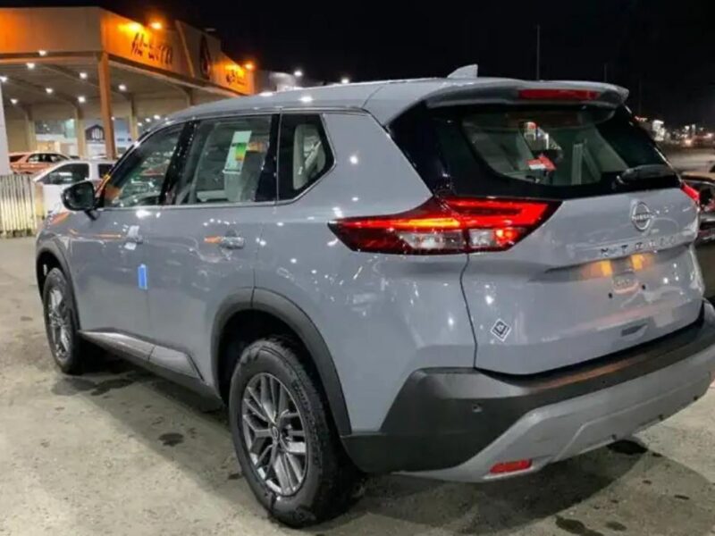 2026 Nissan X-Trail 2.5L Naturally Aspirated 4 Cylinders Petrol Engine Grey Beige SUV GCC