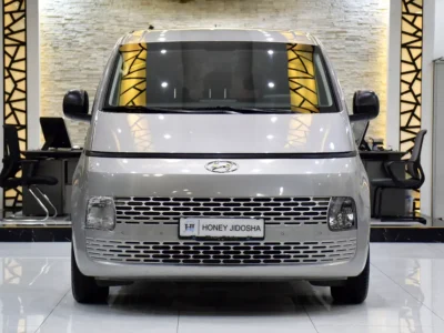 2022 Hyundai Staria Comfort 6 Cylinders Petrol Engine Silver Black Van GCC Specs Automatic