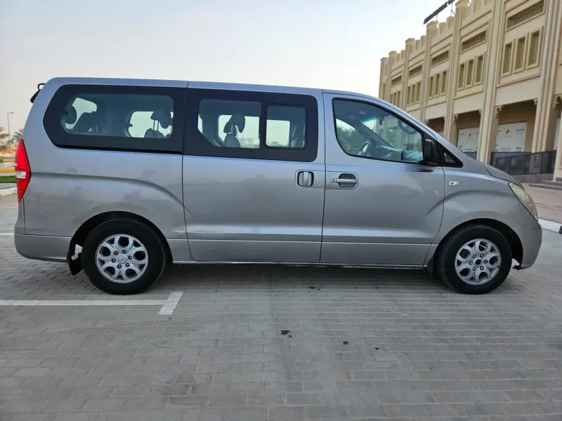 2015 Hyundai Grand Starex GLS 4 Cylinders diesel Engine Grey Van Korean Specs Automatic
