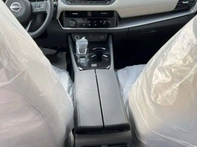 2026 Nissan X-Trail 2.5L Naturally Aspirated 4 Cylinders Petrol Engine White Beige SUV GCC
