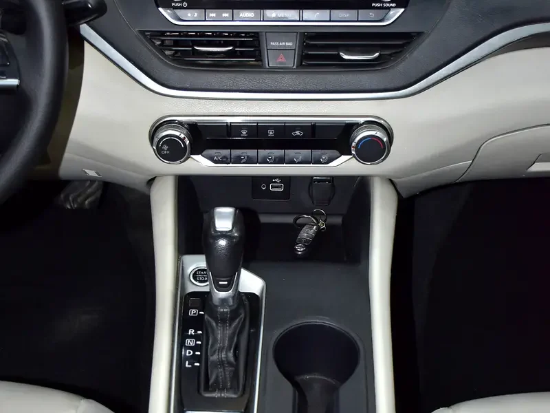 2020 Nissan Altima S 4 Cylinders Petrol Engine White Beige Sedan GCC Specs Automatic