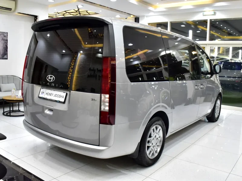 2022 Hyundai Staria Comfort 6 Cylinders Petrol Engine Silver Black Van GCC Specs Automatic