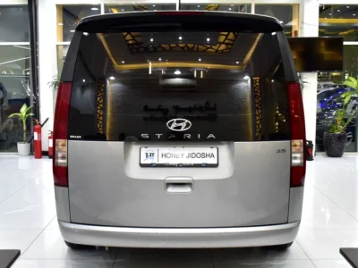 2022 Hyundai Staria Comfort 6 Cylinders Petrol Engine Silver Black Van GCC Specs Automatic