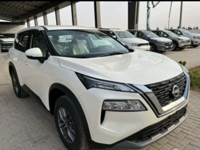 2026 Nissan X-Trail 2.5L Naturally Aspirated 4 Cylinders Petrol Engine White Beige SUV GCC