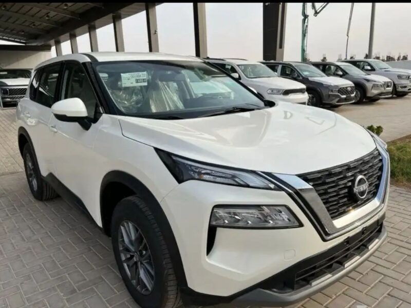 2026 Nissan X-Trail 2.5L Naturally Aspirated 4 Cylinders Petrol Engine White Beige SUV GCC