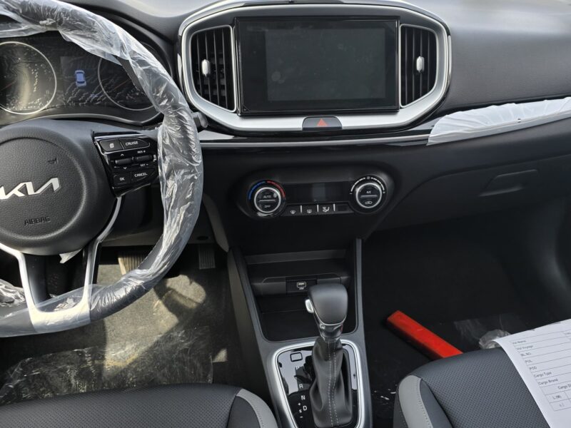 2026 KIA KX1 1.4-liter Naturally Aspirated 4-cylinder Petrol Engine White Black SUV GCC