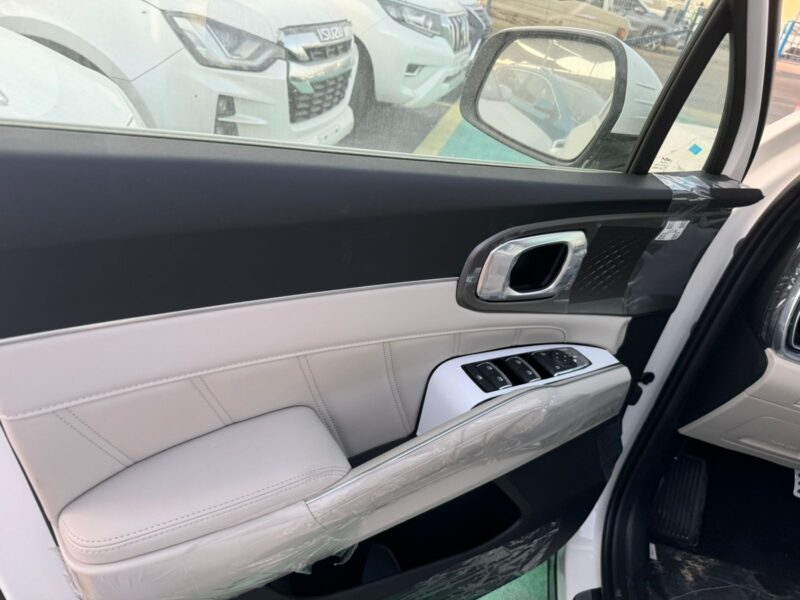 2026 Kia Sorento Hybrid 1.6-liter Turbocharged 4-cylinder Engine White Beige SUV GCC