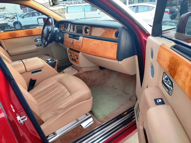 2007 Rolls-Royce Phantom 6.75 liters V12 Petrol Engine Maroon Beige Sedan GCC Specs