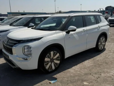 2026 Mitsubishi Outlander PLATINUM 2.5L 4 Cylinders Petrol Engine White Brown SUV GCC Specs