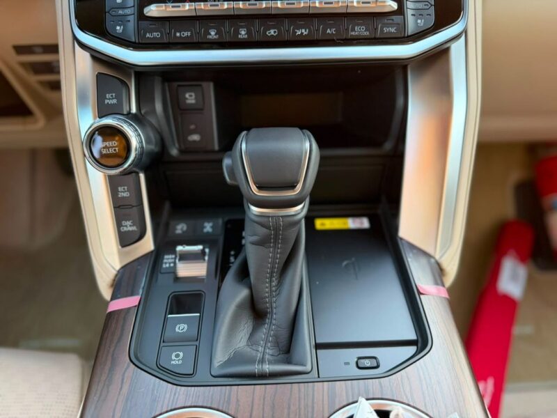 2026 Toyota Land Cruiser VXR 4.0 Litres 6 Cylinders Petrol Engine Black Beige SUV GCC Specs