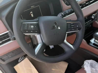 2026 Mitsubishi Outlander PLATINUM 2.5L 4 Cylinders Petrol Engine White Brown SUV GCC Specs