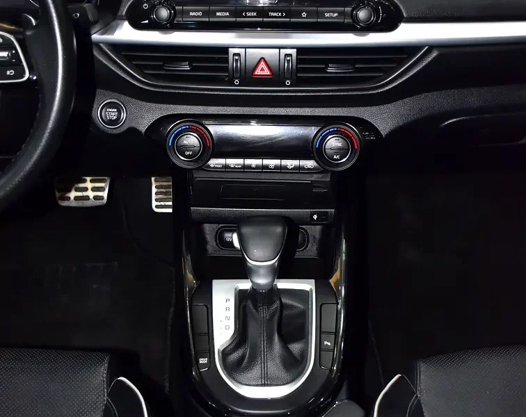 2024 Kia Cerato GT-Line 4 Cylinders petrol Engine Grey Black Sedan GCC Specs Automatic