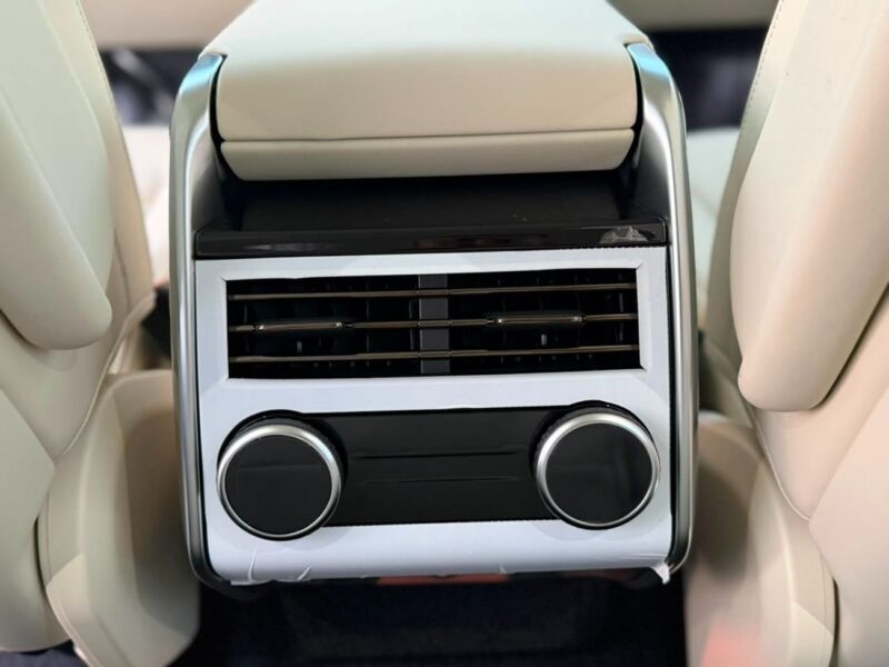 2026 Land Rover Range Rover HSE P400 3.0 L Inline-6 Petrol Engine Black Beige SUV GCC Specs
