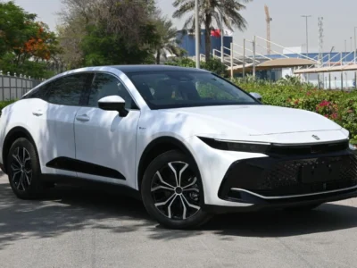 2026 Toyota Crown PLATINUM 2.5L HYBRID 4 Cylinders Engine White Beige Sedan GCC TOP OPTION