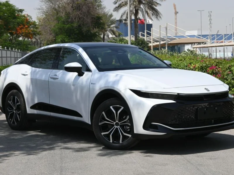 2026 Toyota Crown PLATINUM 2.5L HYBRID 4 Cylinders Engine White Beige Sedan GCC TOP OPTION