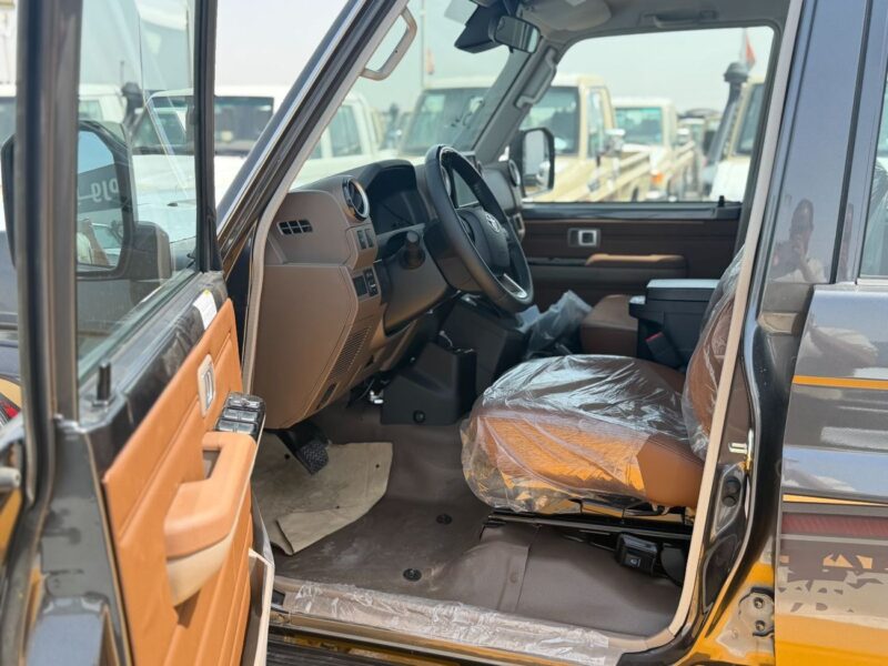 2026 Toyota Land Cruiser LC79 4.0L 6 Cylinders Petrol Engine Grey Tan Pickup Truck GCC