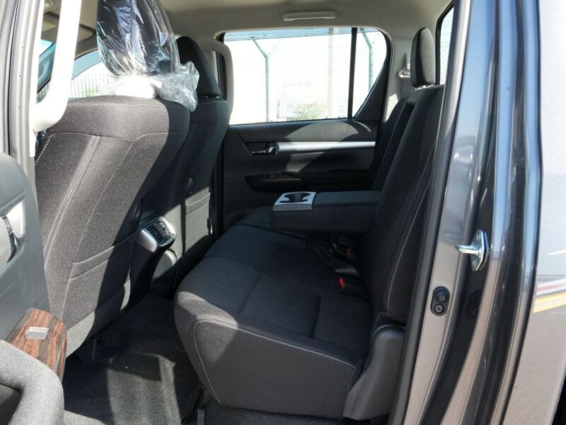 2026 TOYOTA HILUX SR5 DCAB 2.8 Litres 4 Cylinders Diesel Engine Grey Black Pickup Truck GCC