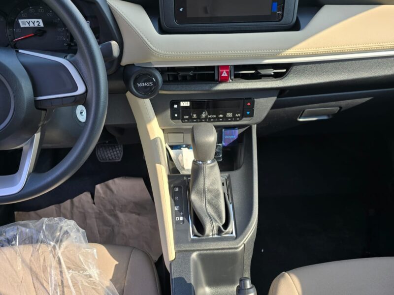 2026 Toyota Yaris 1.3 Litres 4-Cylinder Petrol Engine White Beige Sedan GCC Specs