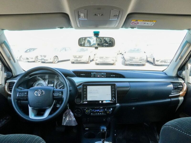 2026 TOYOTA HILUX SR5 DCAB 2.8 Litres 4 Cylinders Diesel Engine Grey Black Pickup Truck GCC