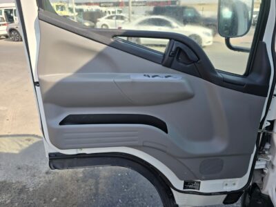 2026 MITSUBISHI CANTER SHORT CHASSIS 4.2-liter Diesel engine White Grey Truck GCC
