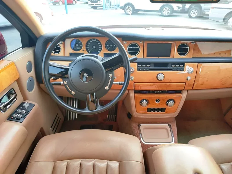 2007 Rolls-Royce Phantom 6.75 liters V12 Petrol Engine Maroon Beige Sedan GCC Specs