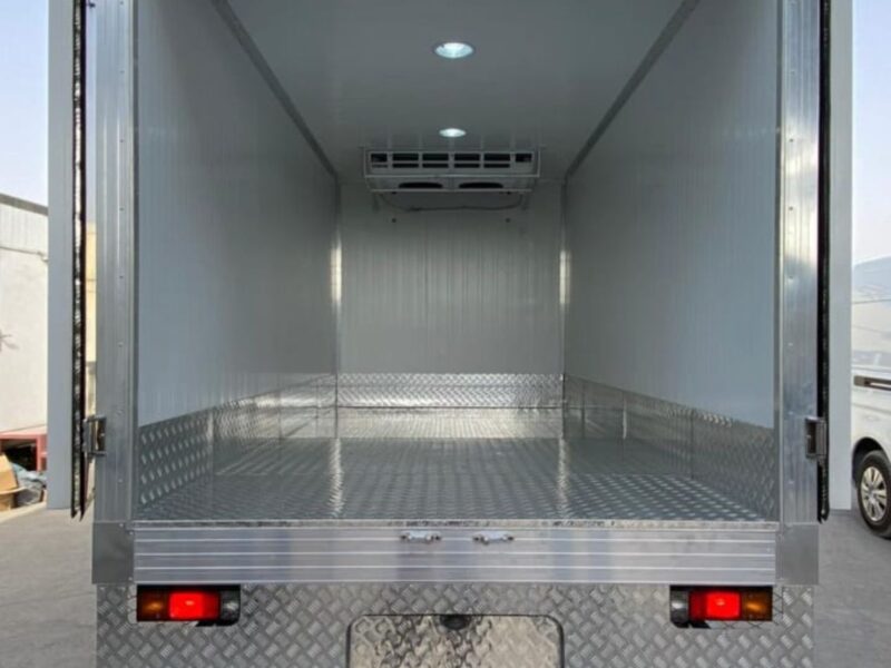 2026 MITSUBISHI CANTER WITH FREEZING AND COOLING FRIDGE 4.2-liter Diesel Engine Truck